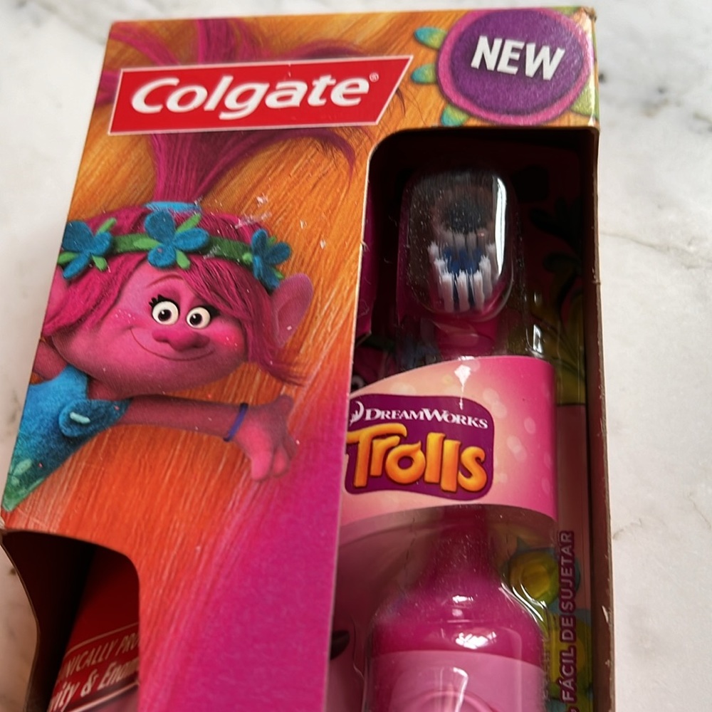NWT collectible Trolls electric toothbrush/toothpaste